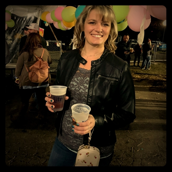 Meet your Posher, Trisha - Picture 1 of 1